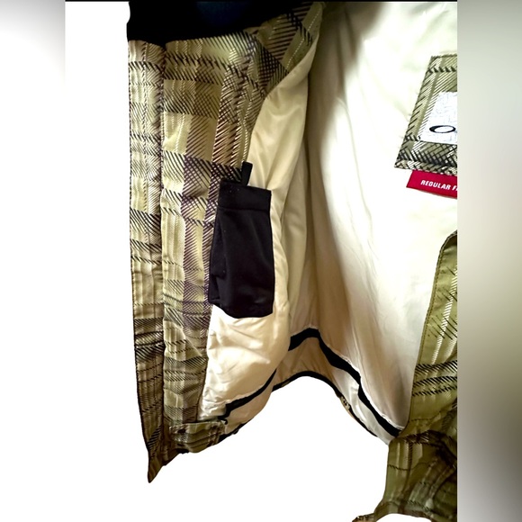 Oakley| Snowboard/Ski Insulated Coat| Size L - Picture 10 of 15